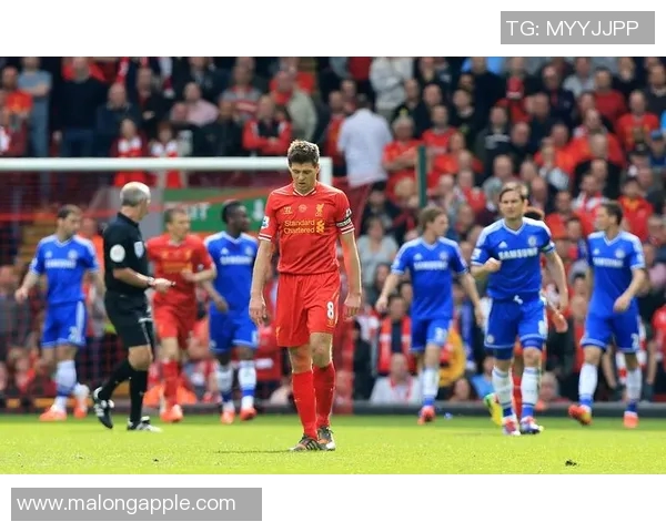 足球传奇瞬间：球星们挥洒汗水的巅峰时刻，展现无尽魅力与激情